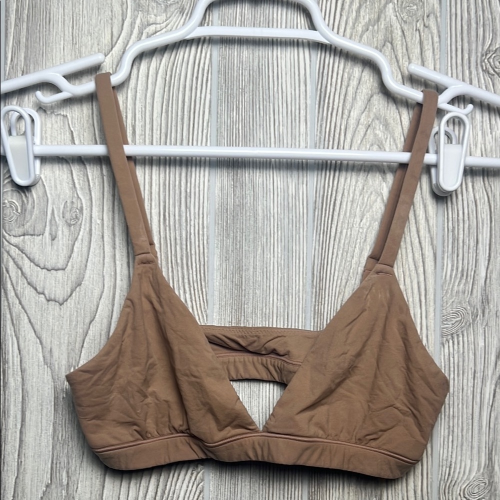 SKIMS Clay Fits Everybody Triangle Bralette Size small